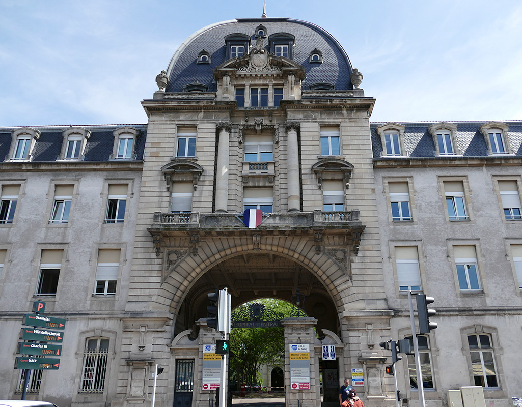 Entrée de l'hôpital central