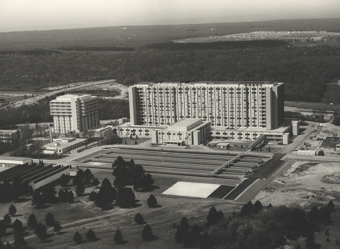 Photographie aérienne de l'hôpital universitaire de Nancy - Brabois en 1973.