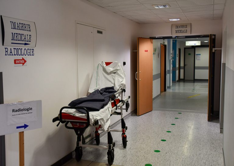 Couloir pour se rendre dans le service d'imagerie