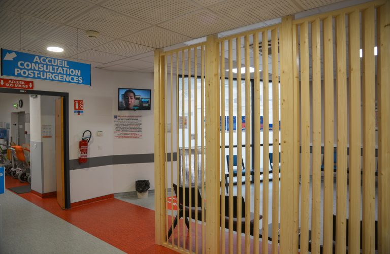 Salle d'attente des consultations post-urgences