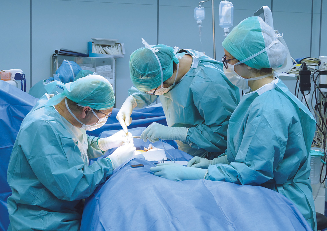 opération de chirurgie maxillo-faciale