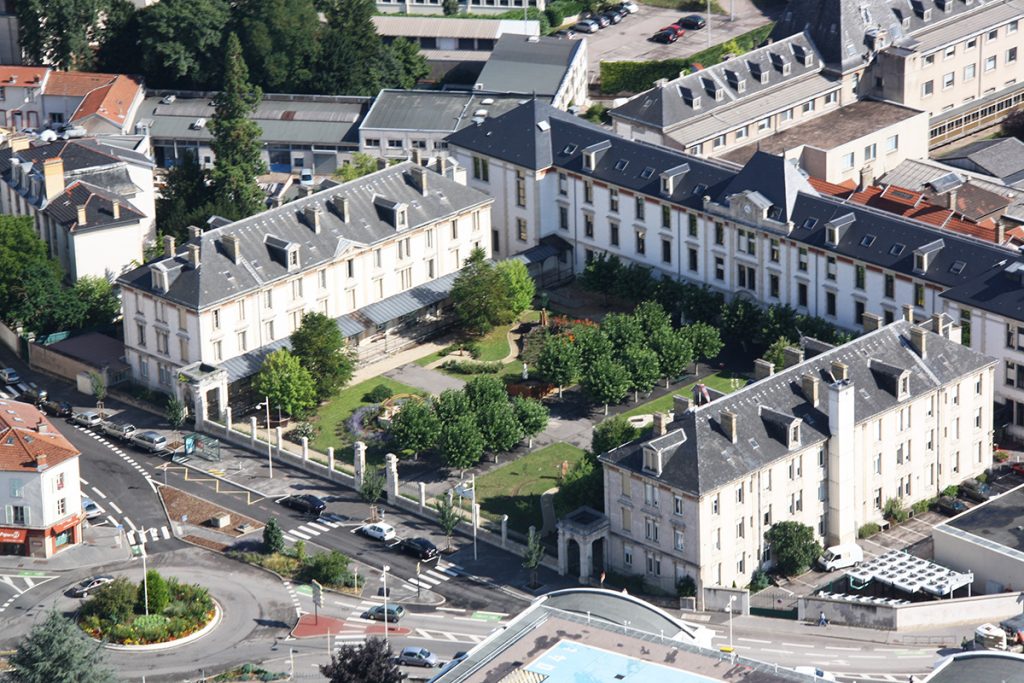 vue aérienne du jardin thérapeutique à l'hôpital Saint-Julien