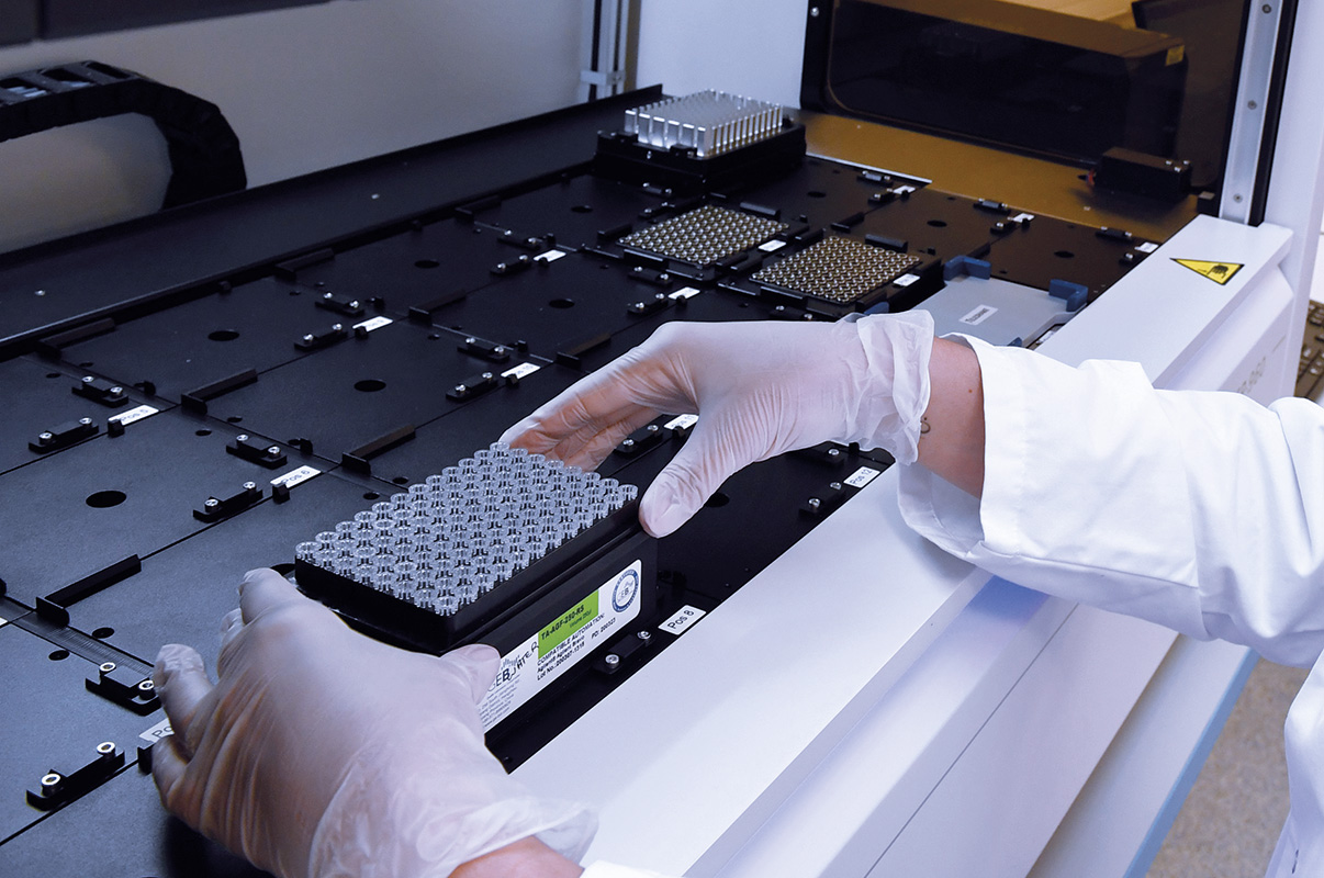 installation de prélèvements dans un automate du laboratoire