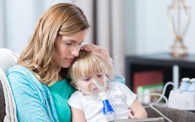 mère et son enfant équipé d'un masque repsiratoire