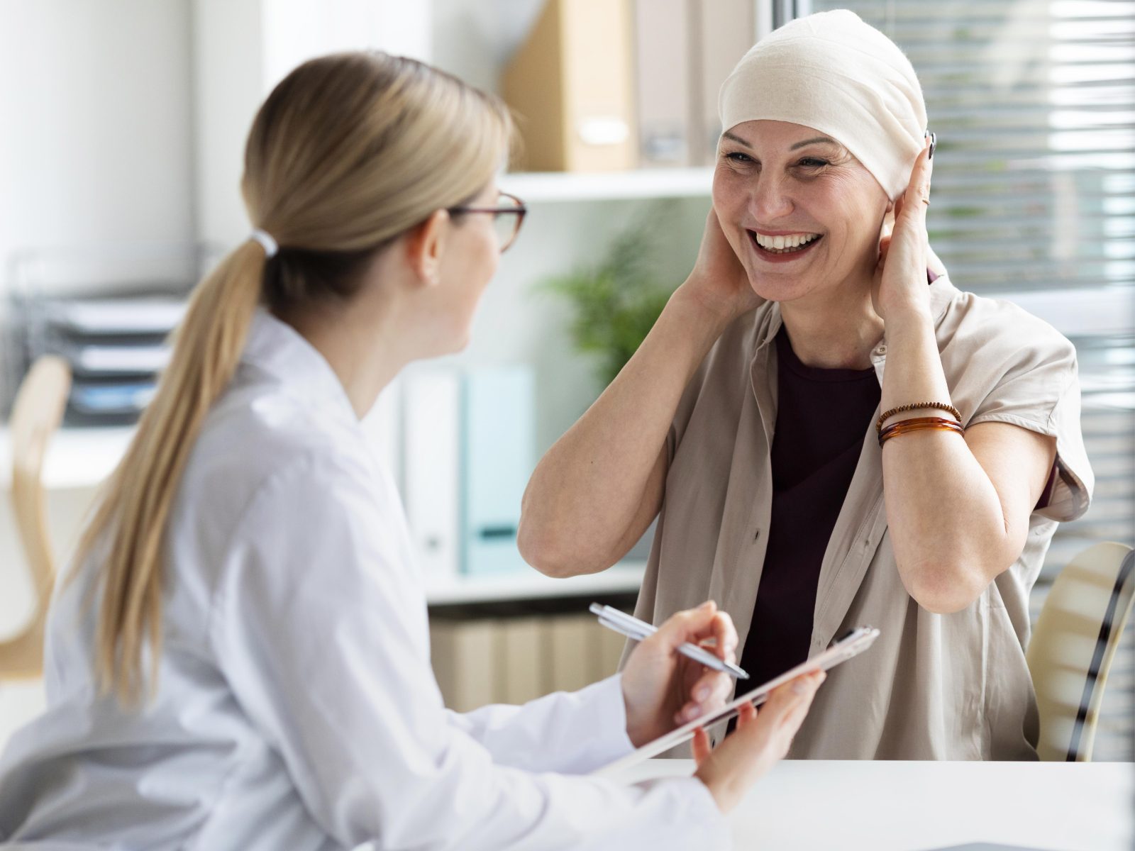 Patiente cancer et médecin