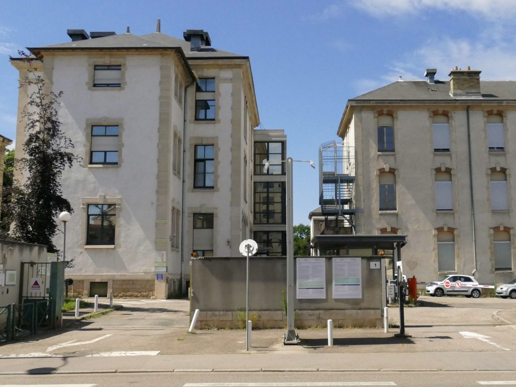 Entrée de l'hôpital Saint-Julien