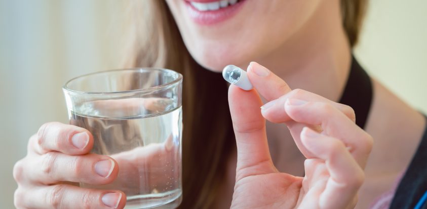 Vidéocapsule avec verre d'eau