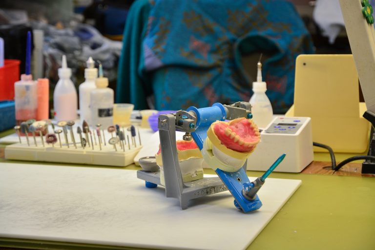 Prothèse dentaire en odontologie