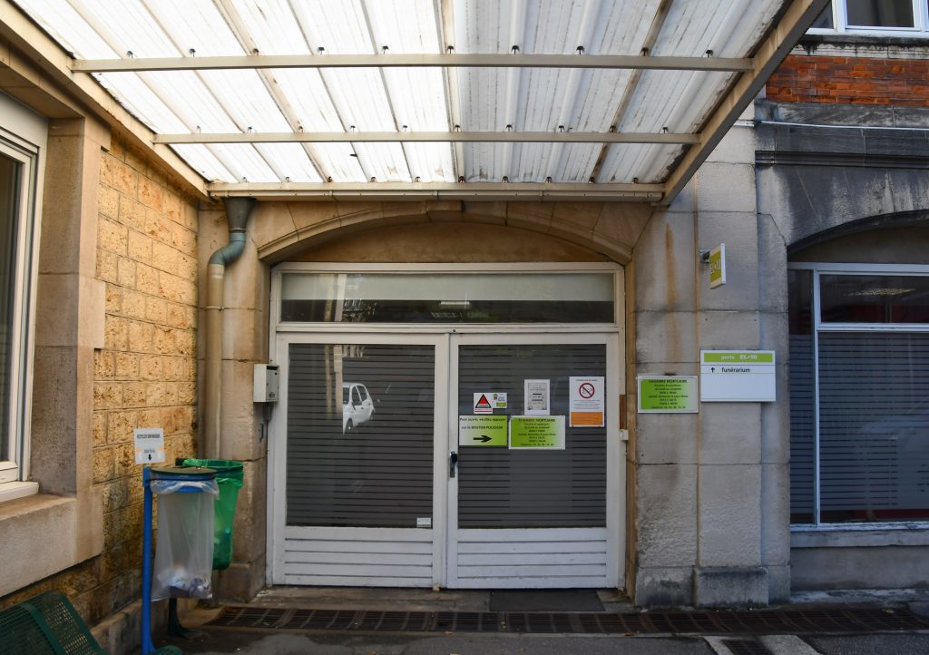 Porte chambre mortuaire