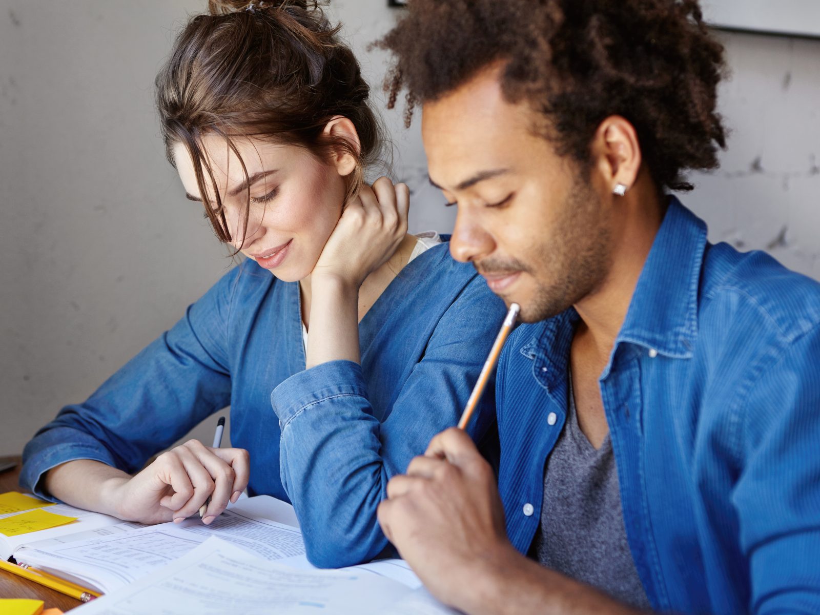 Etudiants homme et femme