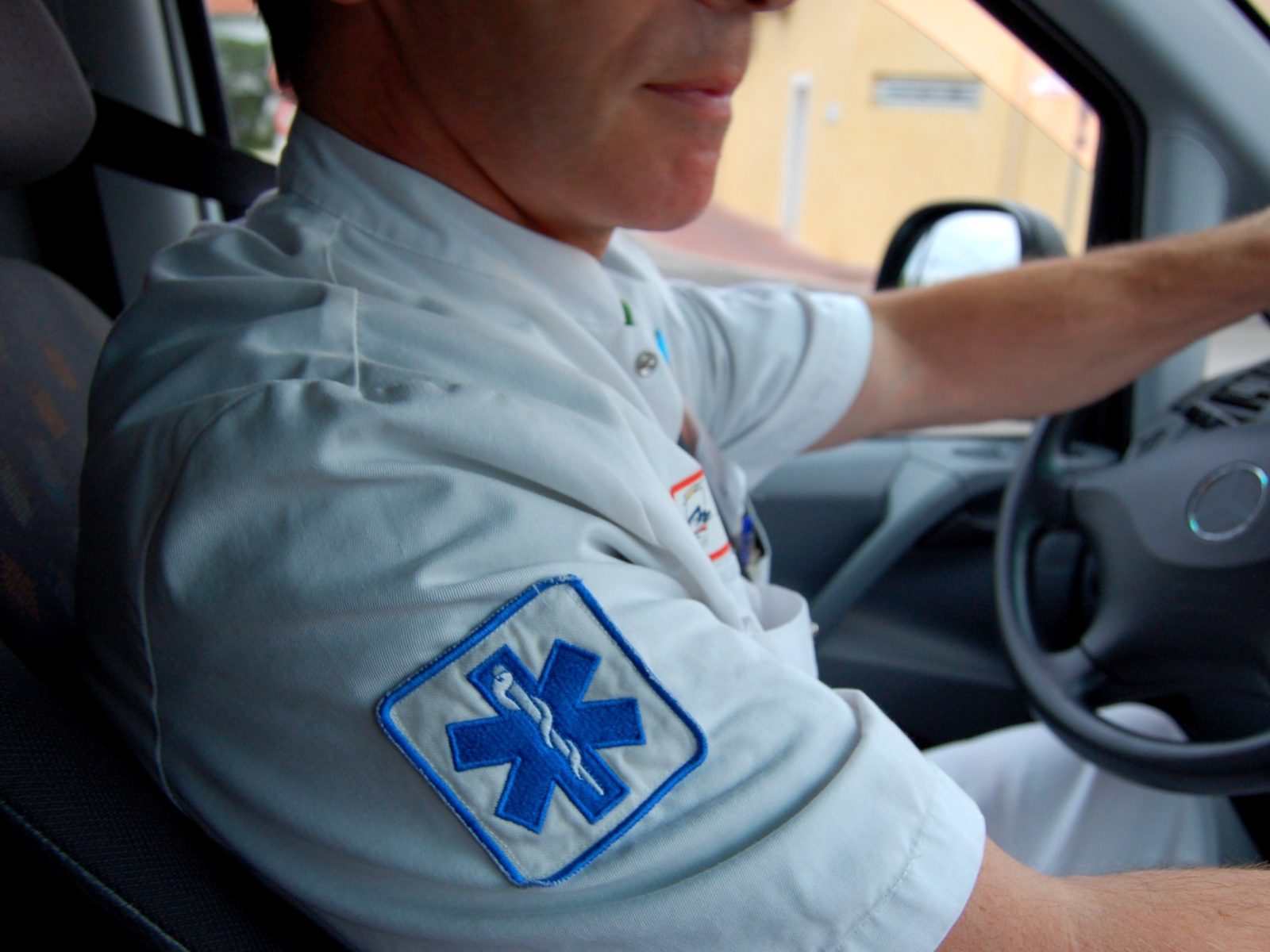 ambulancier logo